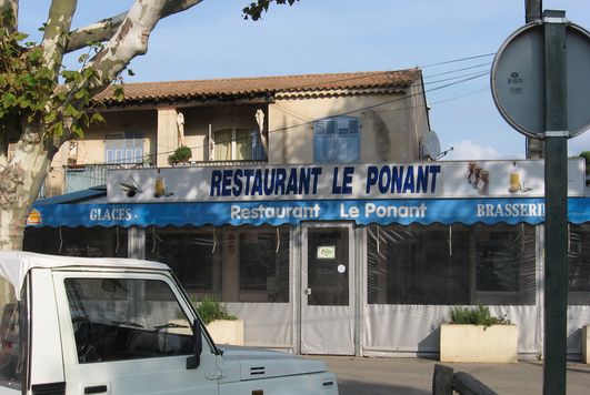 Strandrestaurant in La Croix Valmer, Frankreich